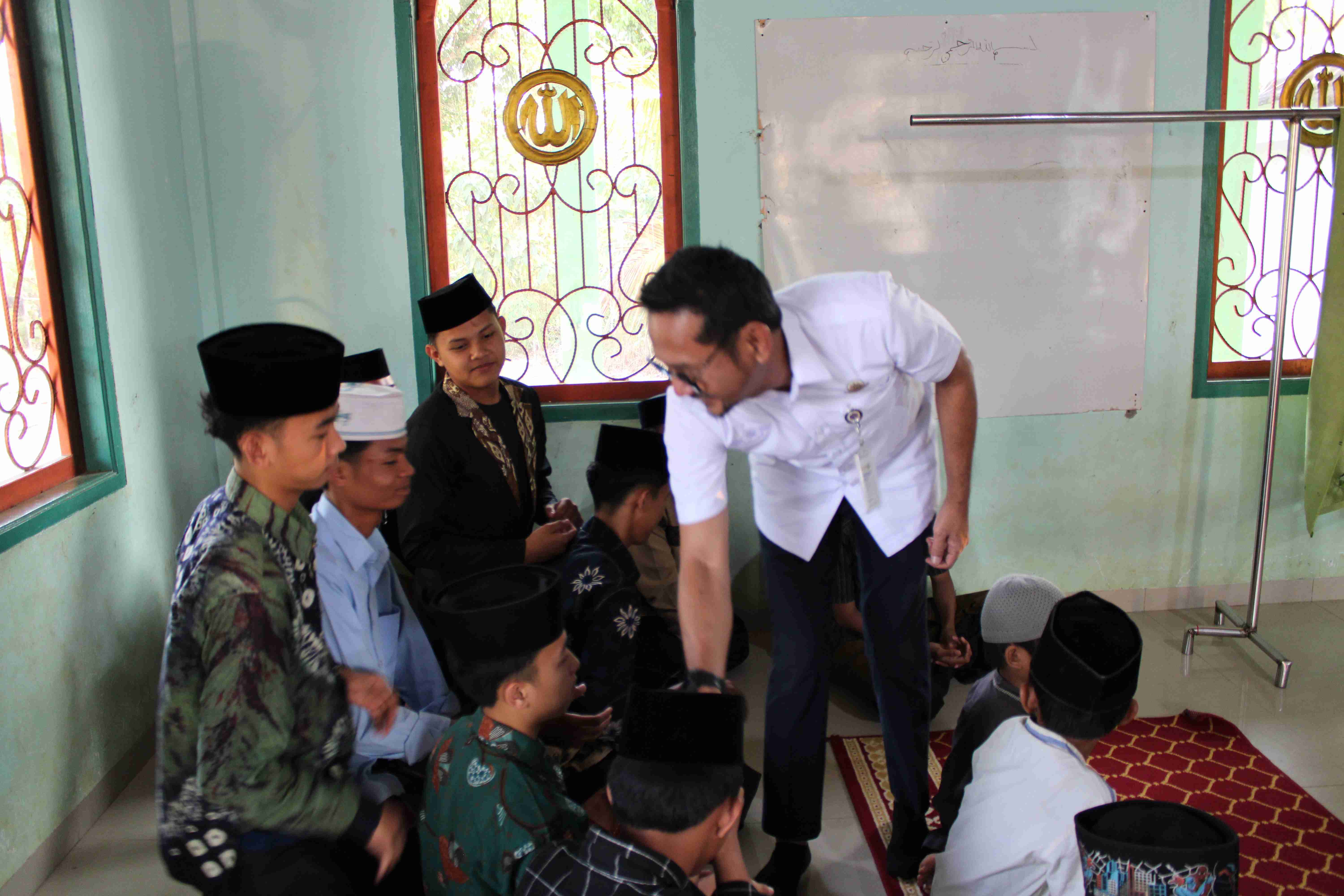 BAKTI SOSIAL - Foto 1