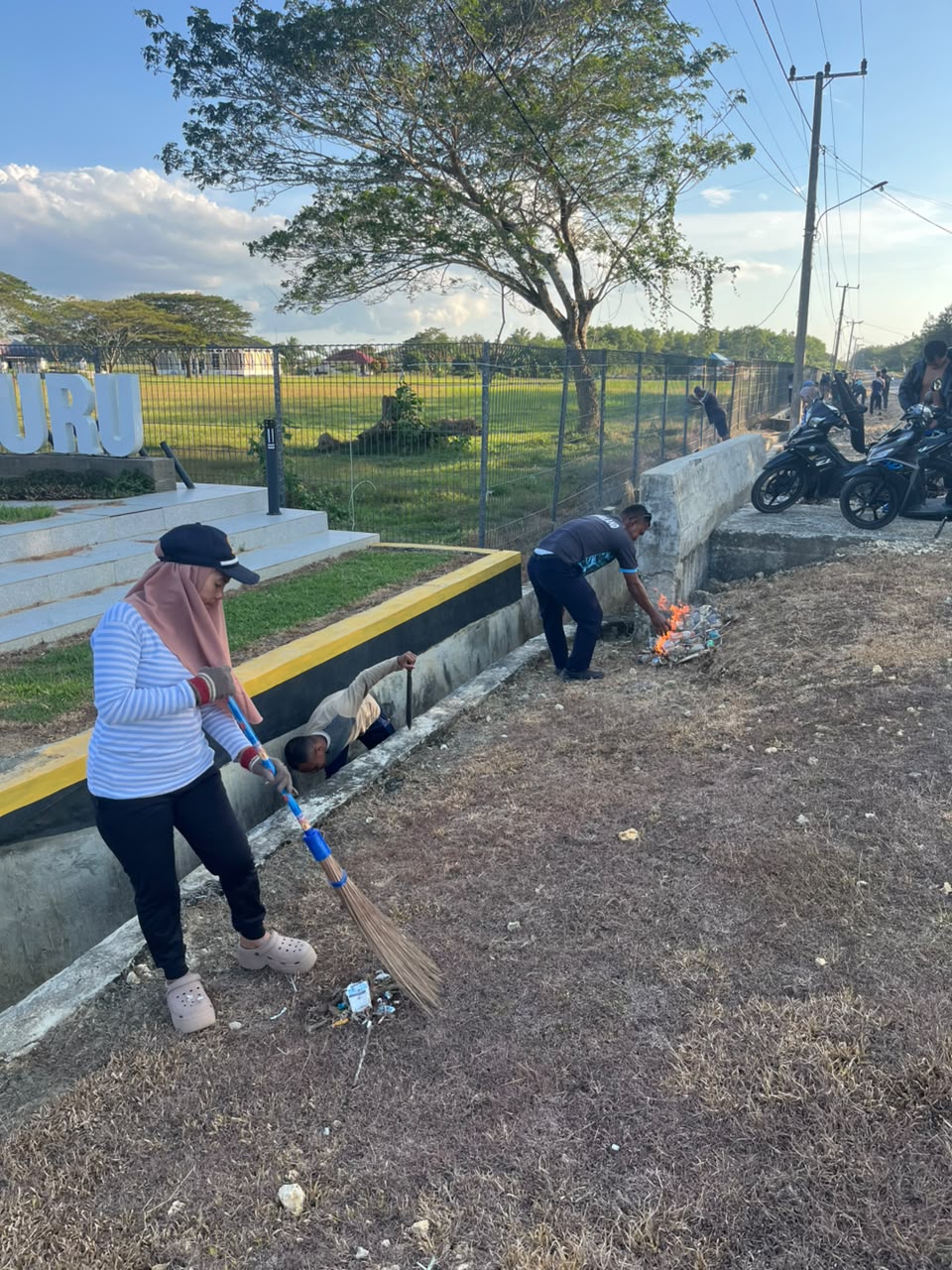 Gerakan Sugimanuru Berish-Bersih Lingkungan - Foto 2