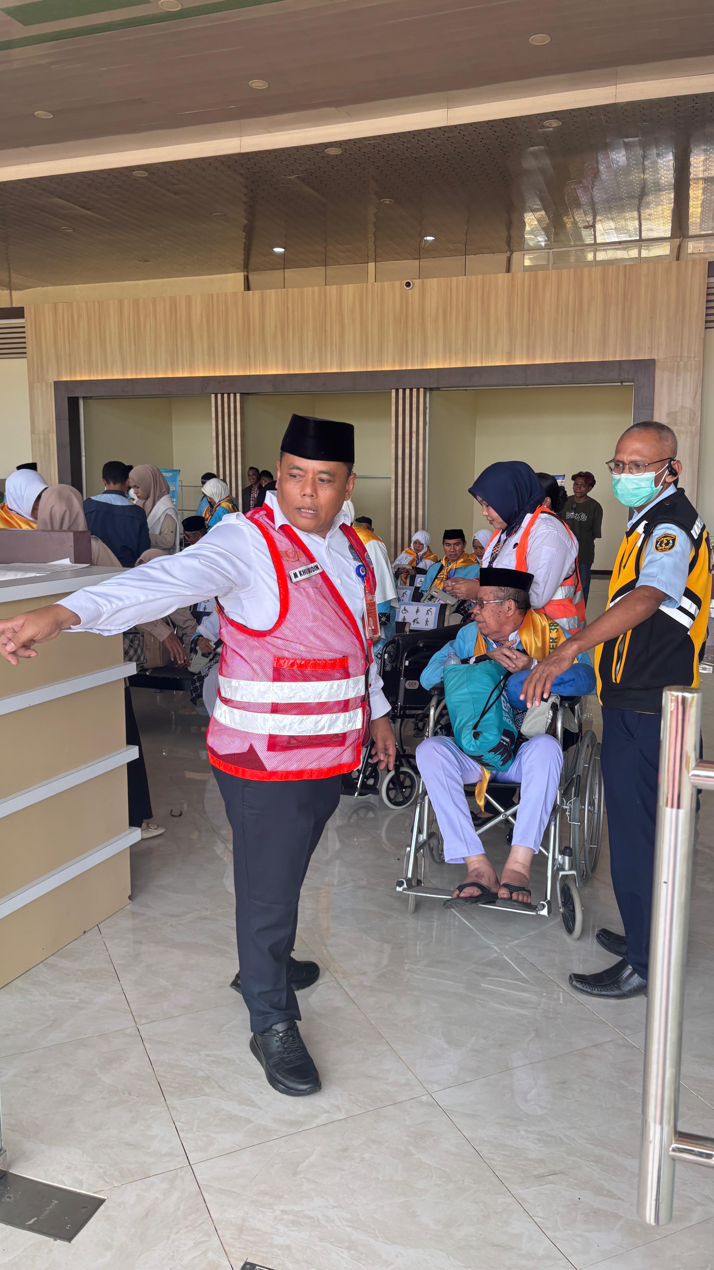 Pelepasan Jamaah Haji Kab. Muna barat & Kab. Muna - Foto 6