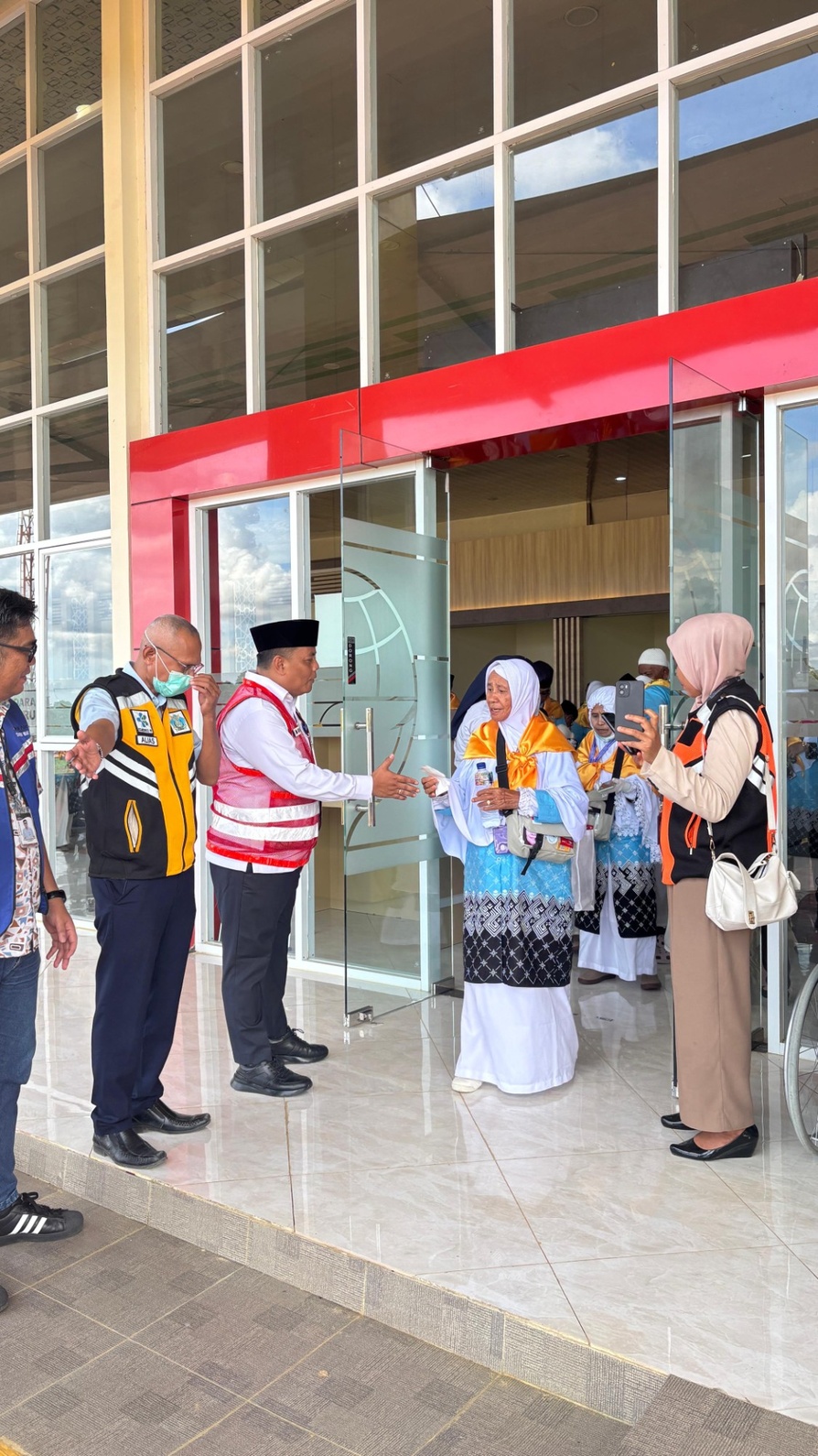 Pelepasan Jamaah Haji Kab. Muna barat & Kab. Muna - Foto 3