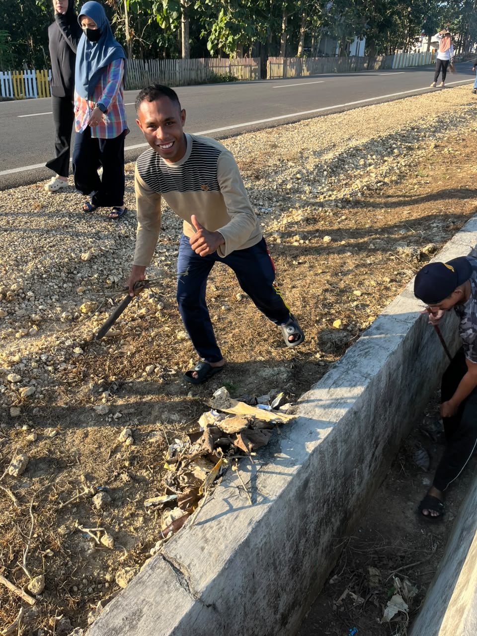 Gerakan Sugimanuru Berish-Bersih Lingkungan - Foto 7