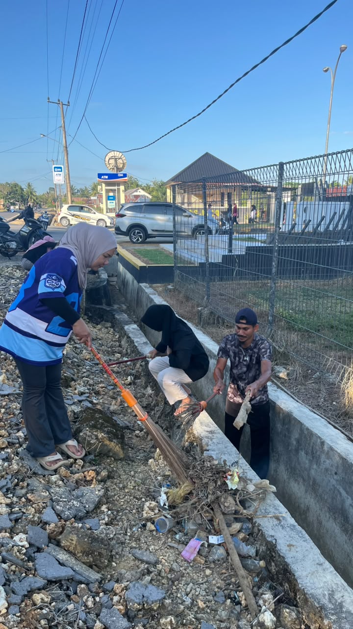 Gerakan Sugimanuru Berish-Bersih Lingkungan - Foto 3