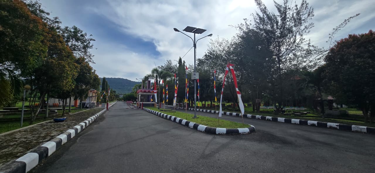 Gerbang Masuk Bandara - Foto 1