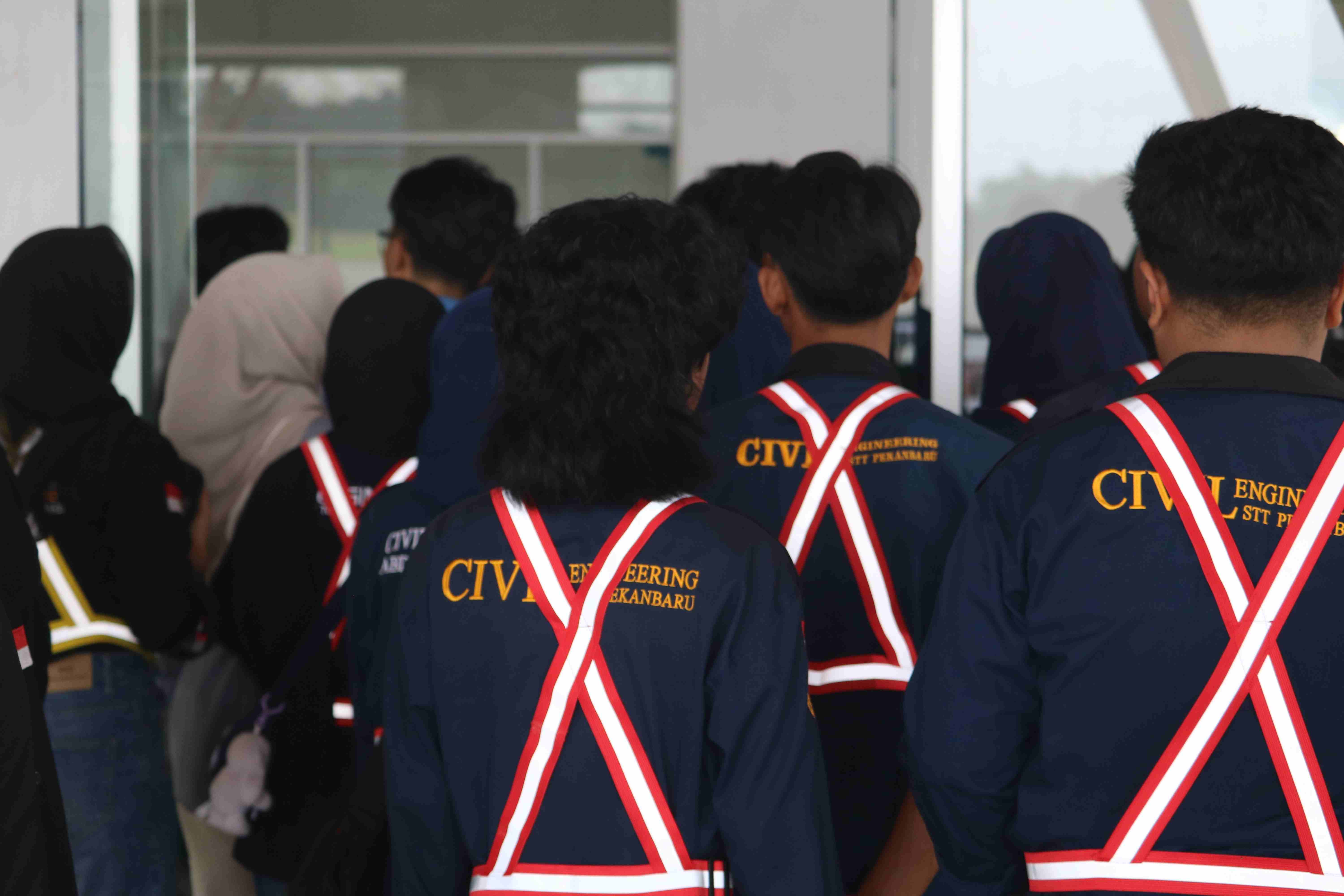 KUNJUNGAN HIMPUNAN MAHASISWA TEKNIK SIPIL RIAU-KEPRI - Foto 1