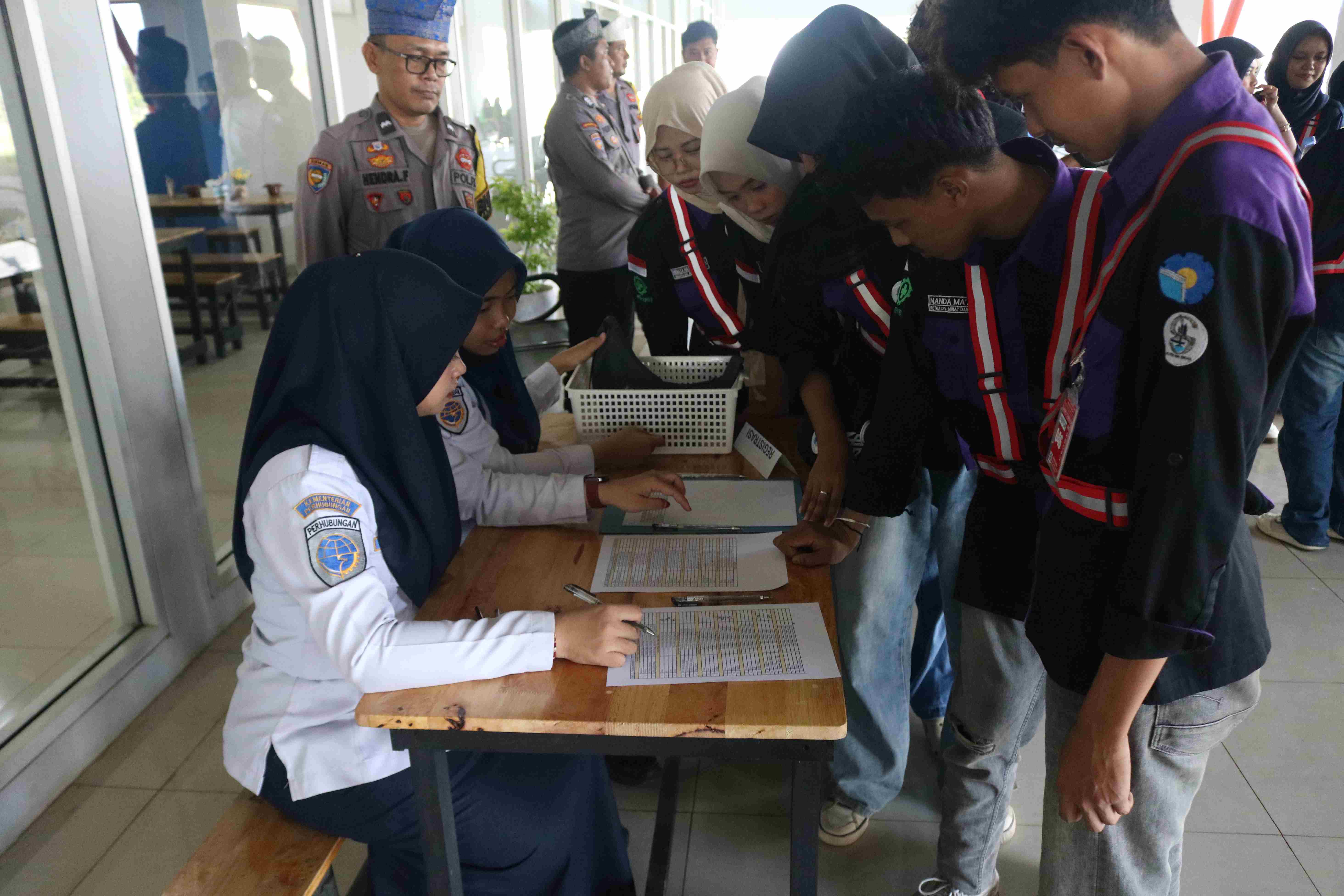 KUNJUNGAN HIMPUNAN MAHASISWA TEKNIK SIPIL RIAU-KEPRI - Foto 10