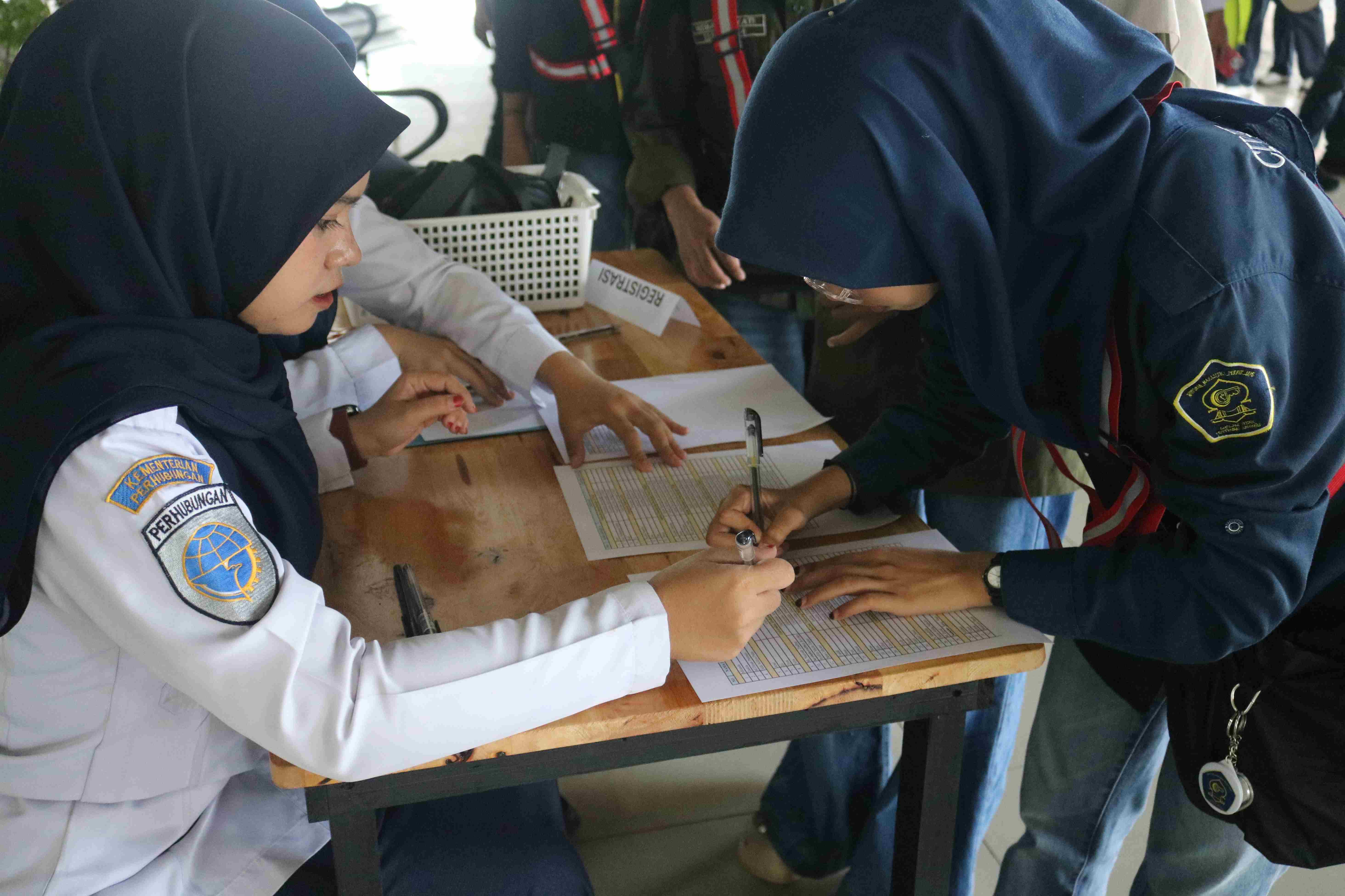 KUNJUNGAN HIMPUNAN MAHASISWA TEKNIK SIPIL RIAU-KEPRI - Foto 3