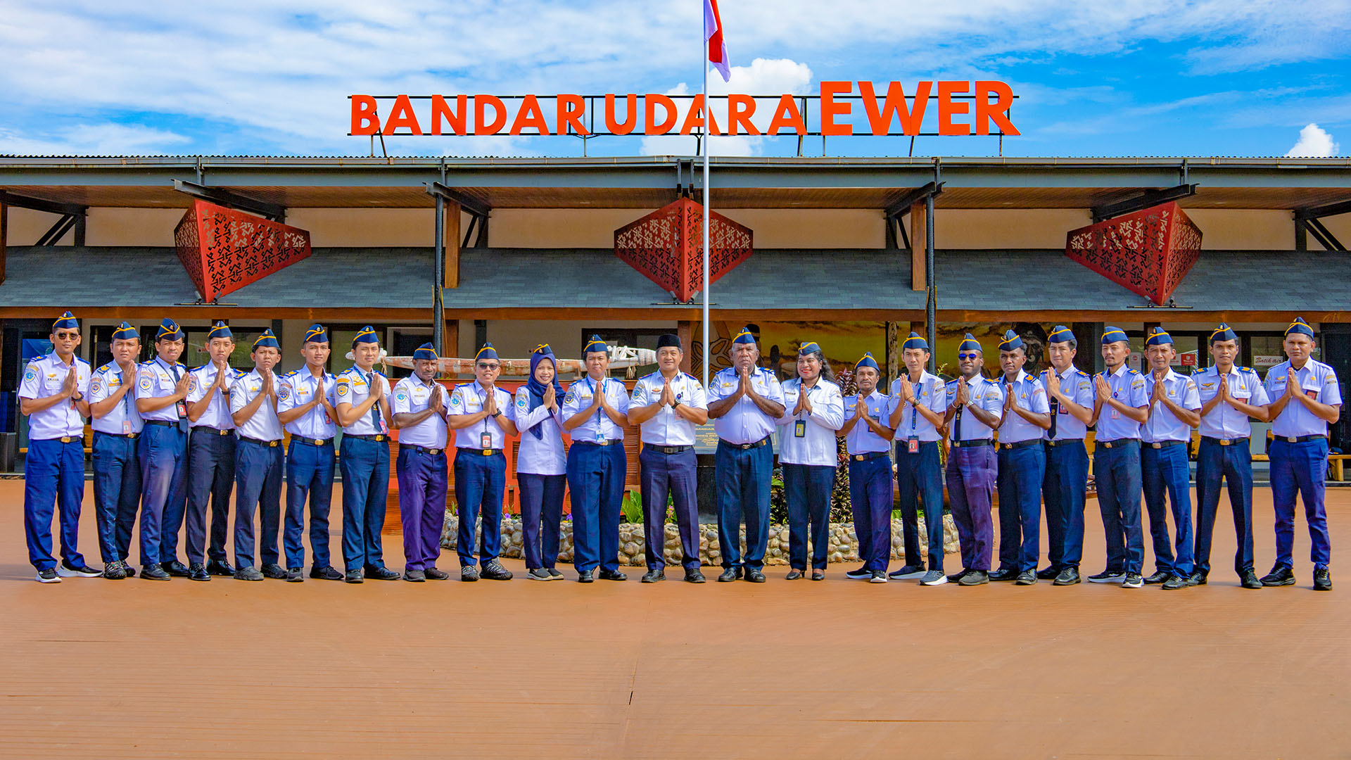 Pegawai Bandara Ewer