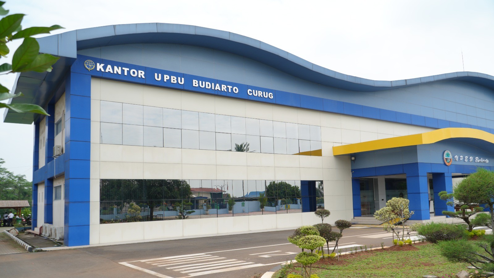 Gedung Utama Kantor Unit Penyelenggara Bandar Udara Budiarto