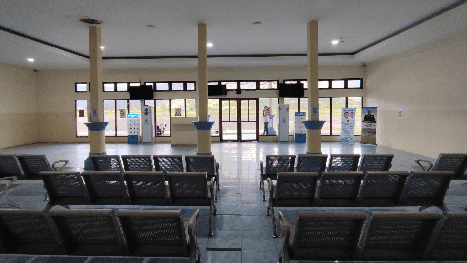Ruang Tunggu Bandar Udara Oksibil