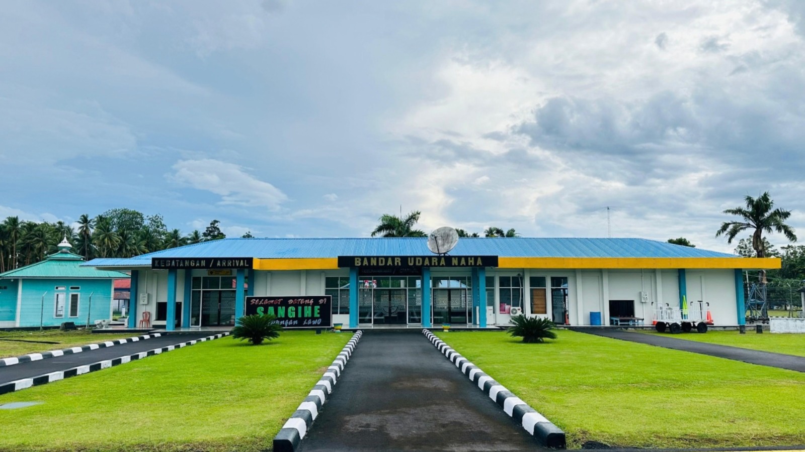 Selamat datang di Bandar Udara Naha Tahuna
