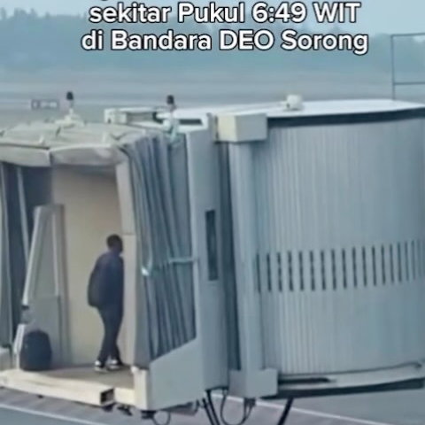 KLARIFIKASI TERKAIT VIDEO YANG BEREDAR Hallo , sudah melihat video yang beredar terkait seorang penumpang yang sempat m…
