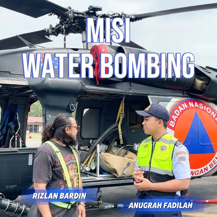 Menerjang asap, menembus panas. Misi water bombing demi memadamkan titik api dan melindungi bumi kita dari karhutla. Te…