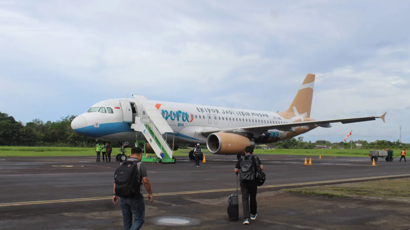 Penerbangan Perdana dan First Landing Super Air Jet di Bandara H. Asan Sampit