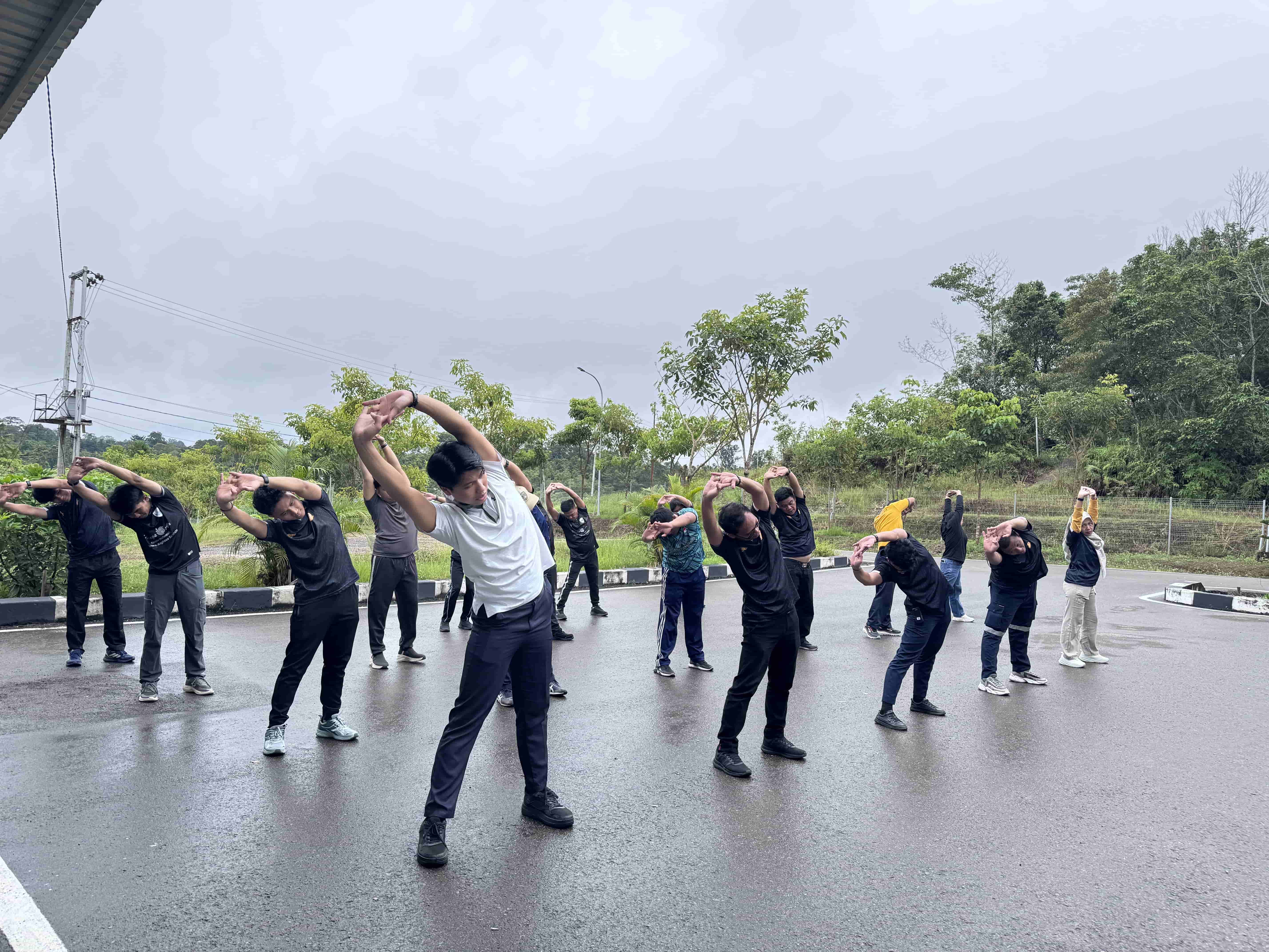 Jumat Sehat di Bandara HM Sidik: Tingkatkan Stamina Pegawai Demi Pelayanan Prima