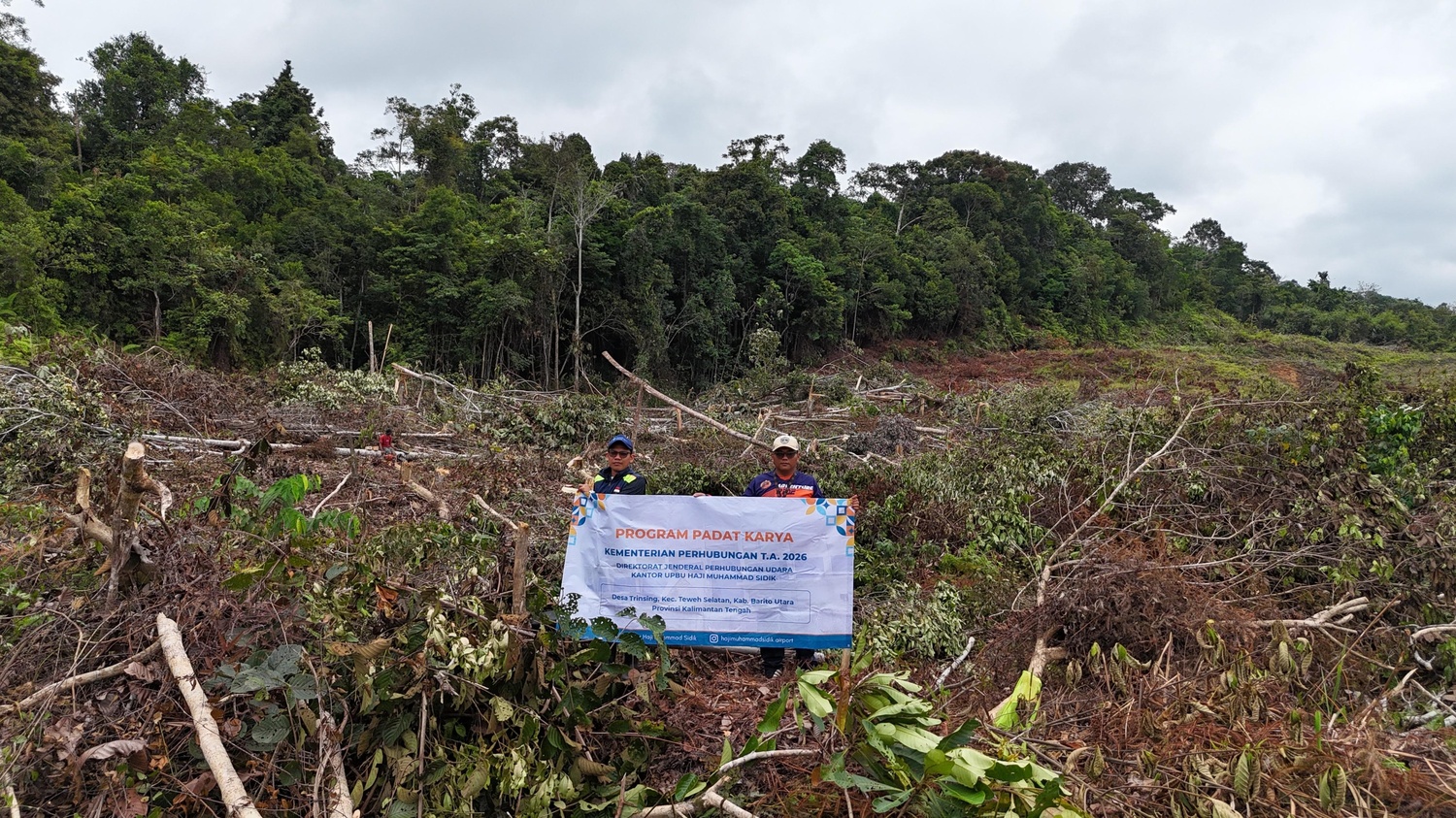 Pemberdayaan Masyarakat Melalui Kegiatan Padat Karya di Bandar Udara Haji Muhammad Sidik