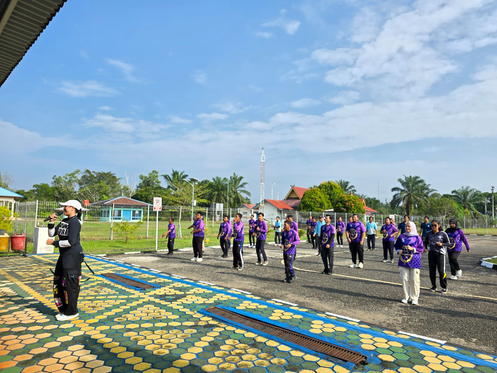 Gambar kegiatan dengan judul Kegiatan Senam di Bandara Japura
