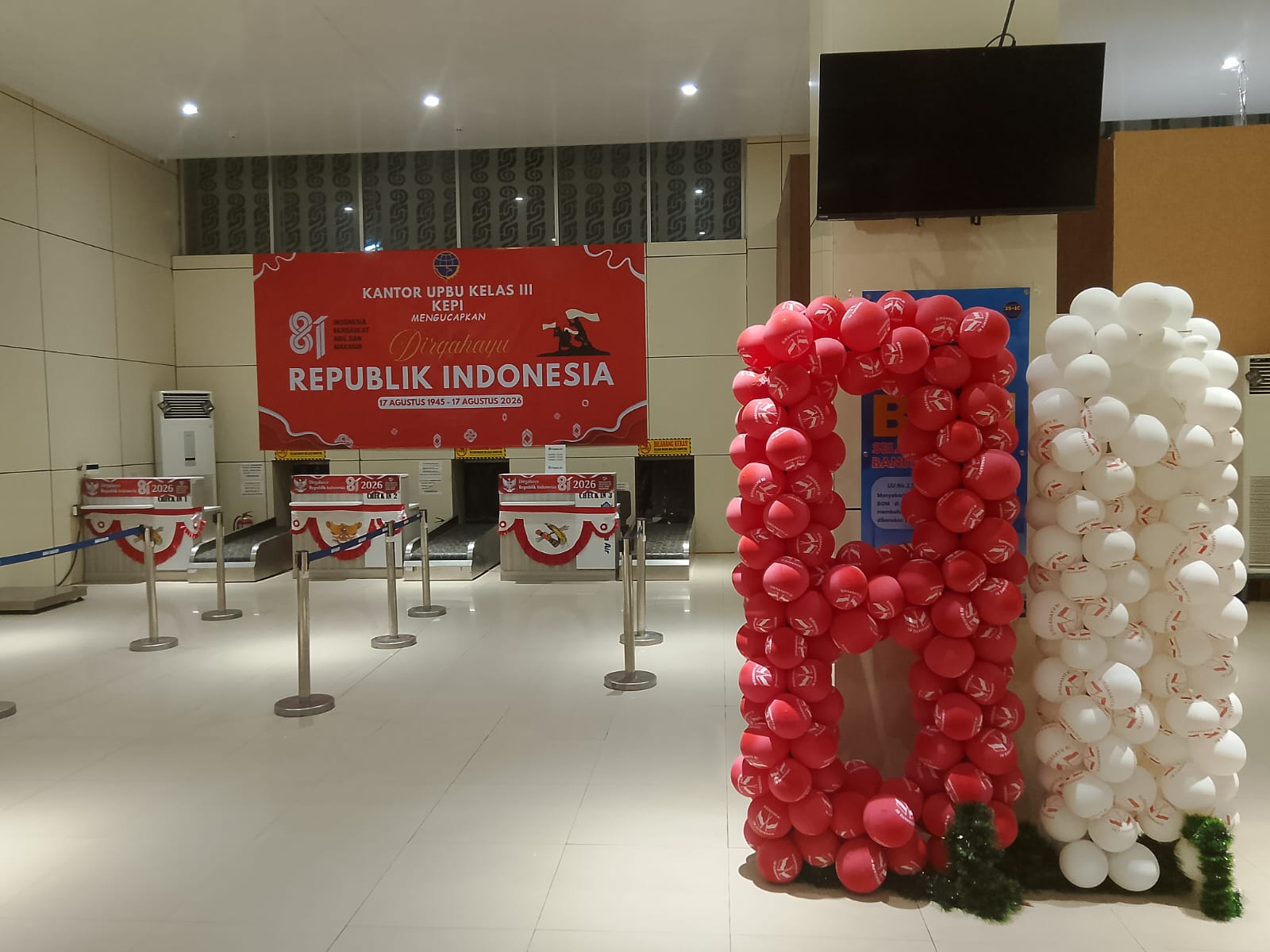 Sambut HUT RI ke-81, Bandara Kepi Bersolek Merah Putih Lewat Aksi Gotong Royong Pegawai