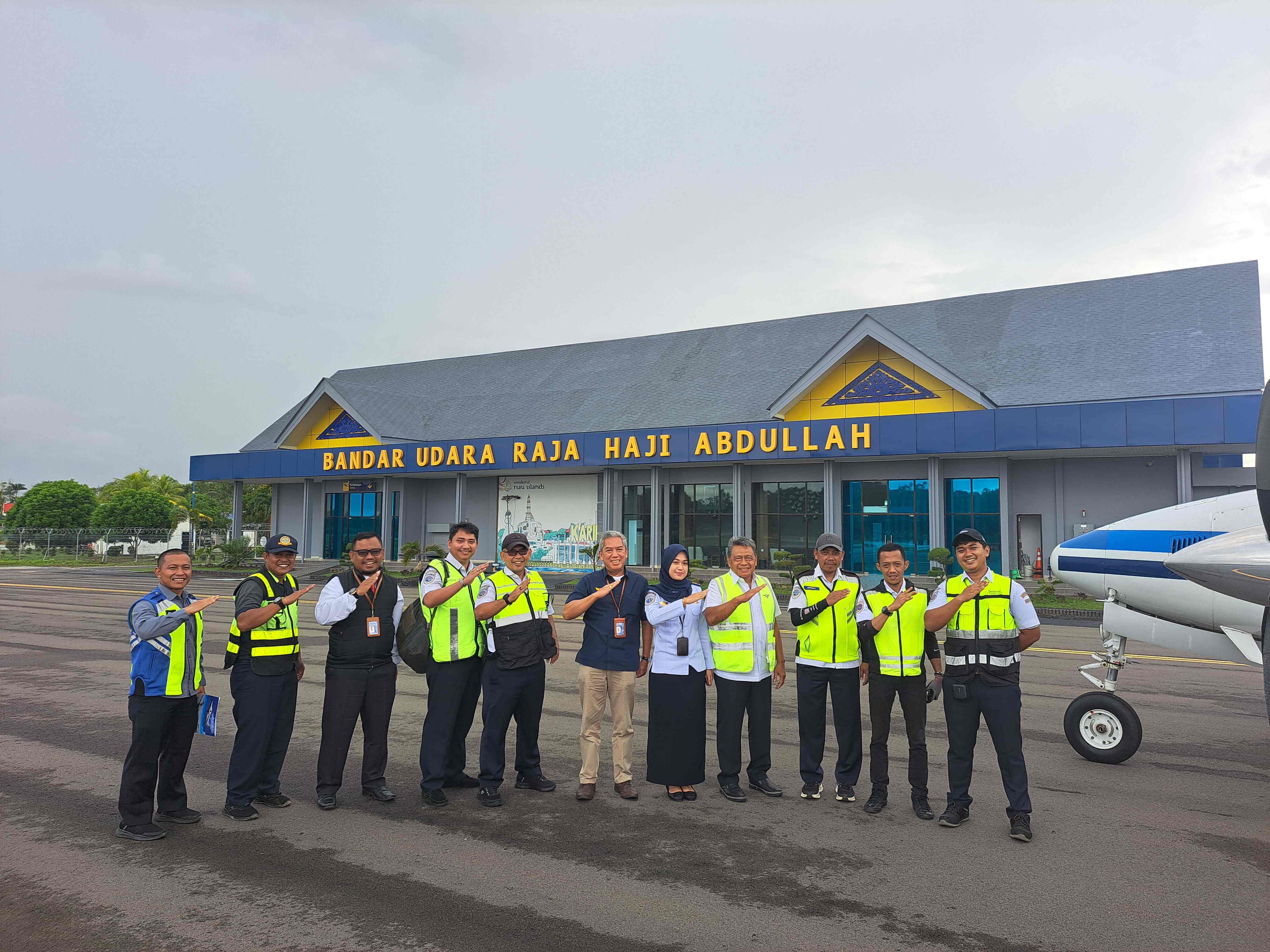 Gambar kegiatan dengan judul Kalibrasi PAPI Runway 27