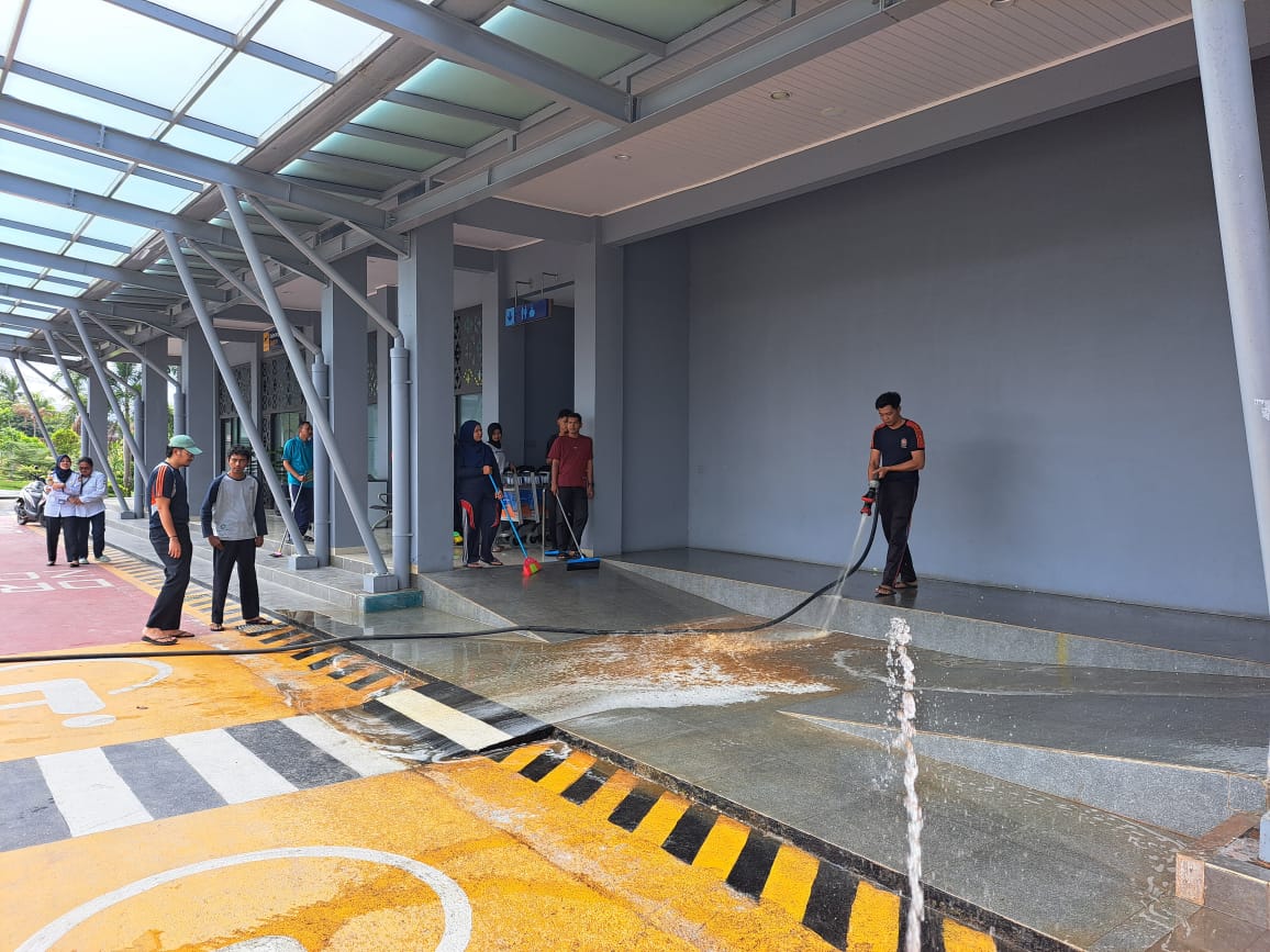 Gambar kegiatan dengan judul Gotong Royong