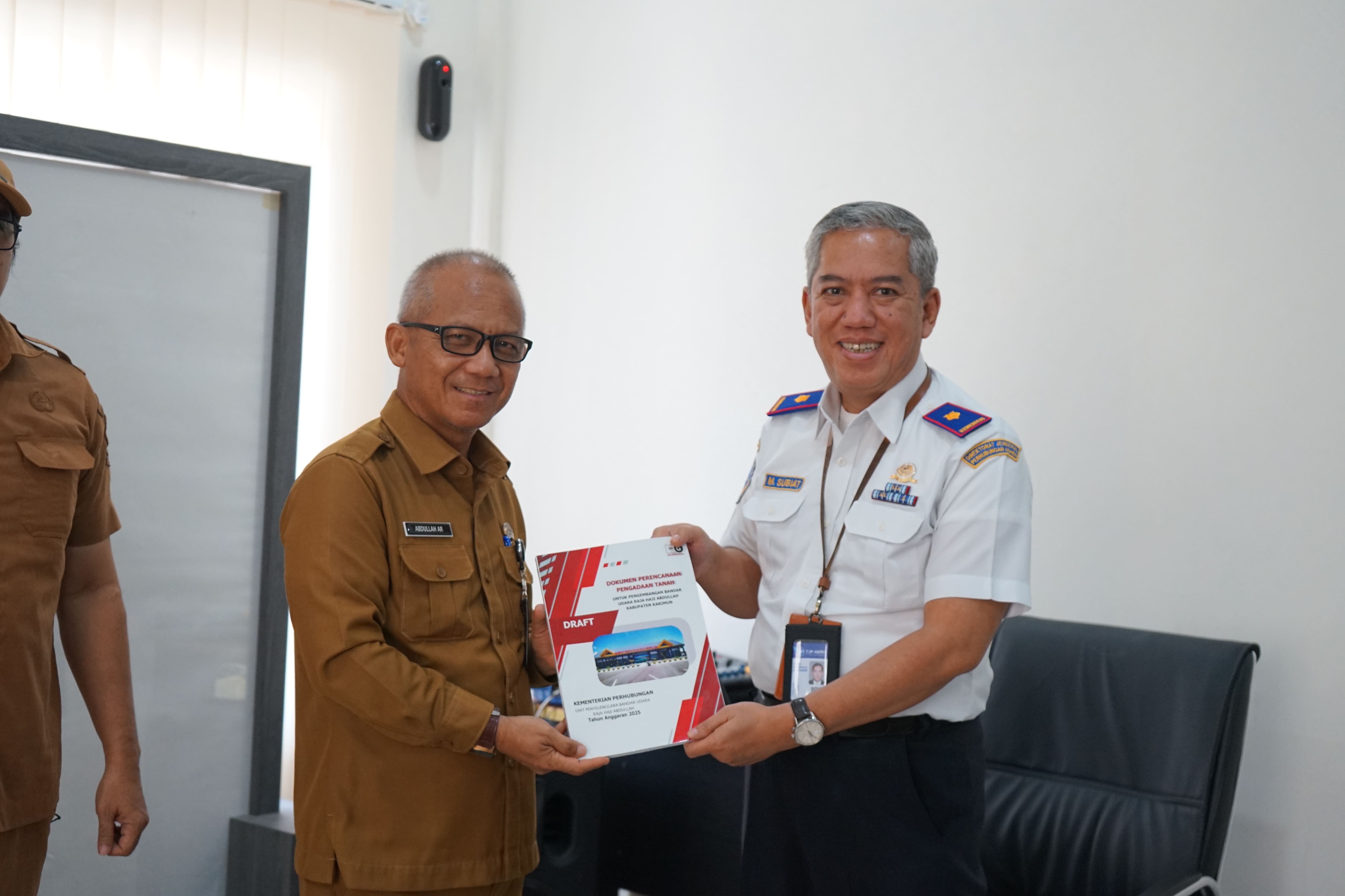 Tindak Lanjut Penyerahan DPPT dan Pengembangan Bandar Udara Raja Haji Abdullah.
