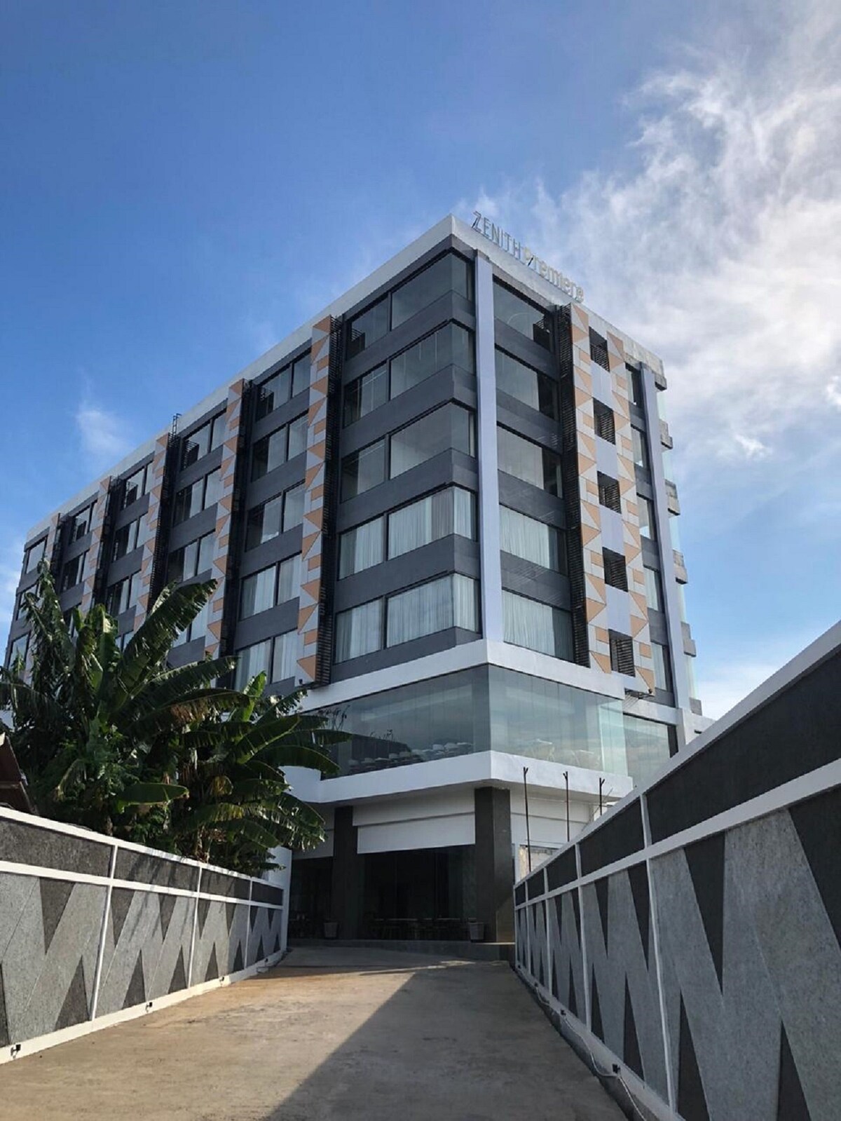 HOTEL ZENITH BAUBAU