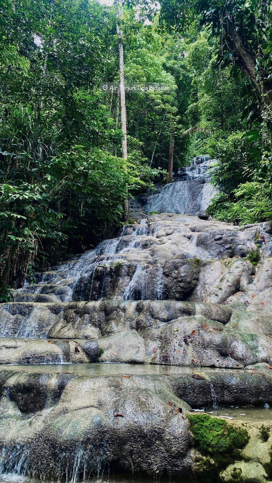 Wisata air terjun tiga bidadari