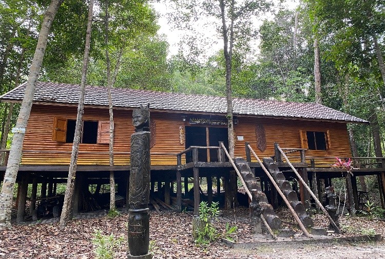 Rumah Betang Nansarunai