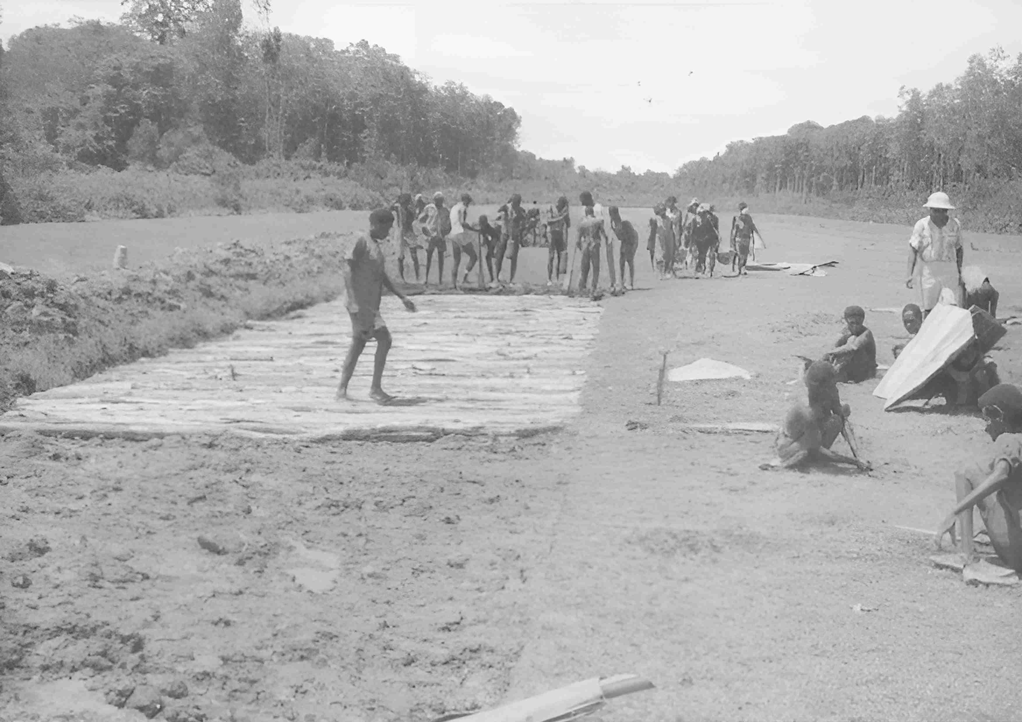 Proses penimbunan Bandara Ewer_6_11zon.jpg