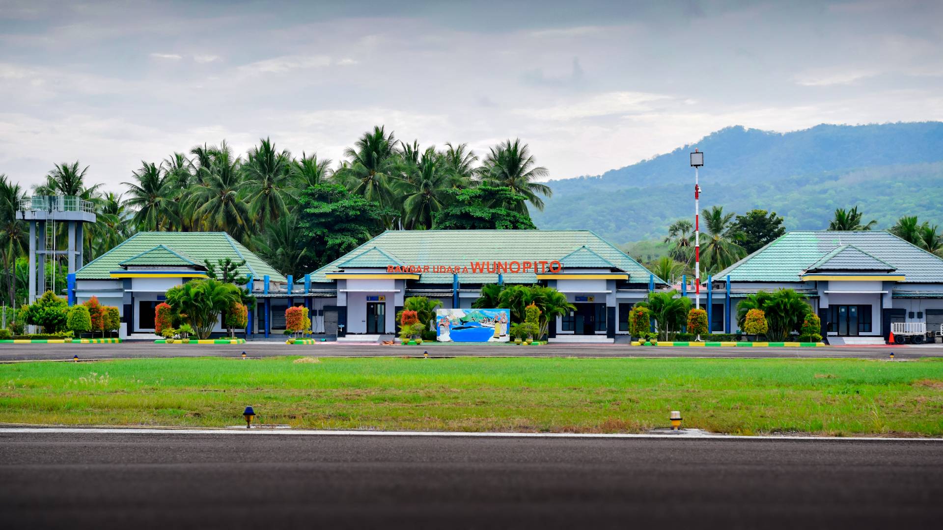 Tampilan Airside Gedung Terminal Bandar Udara Wunopito.jpg