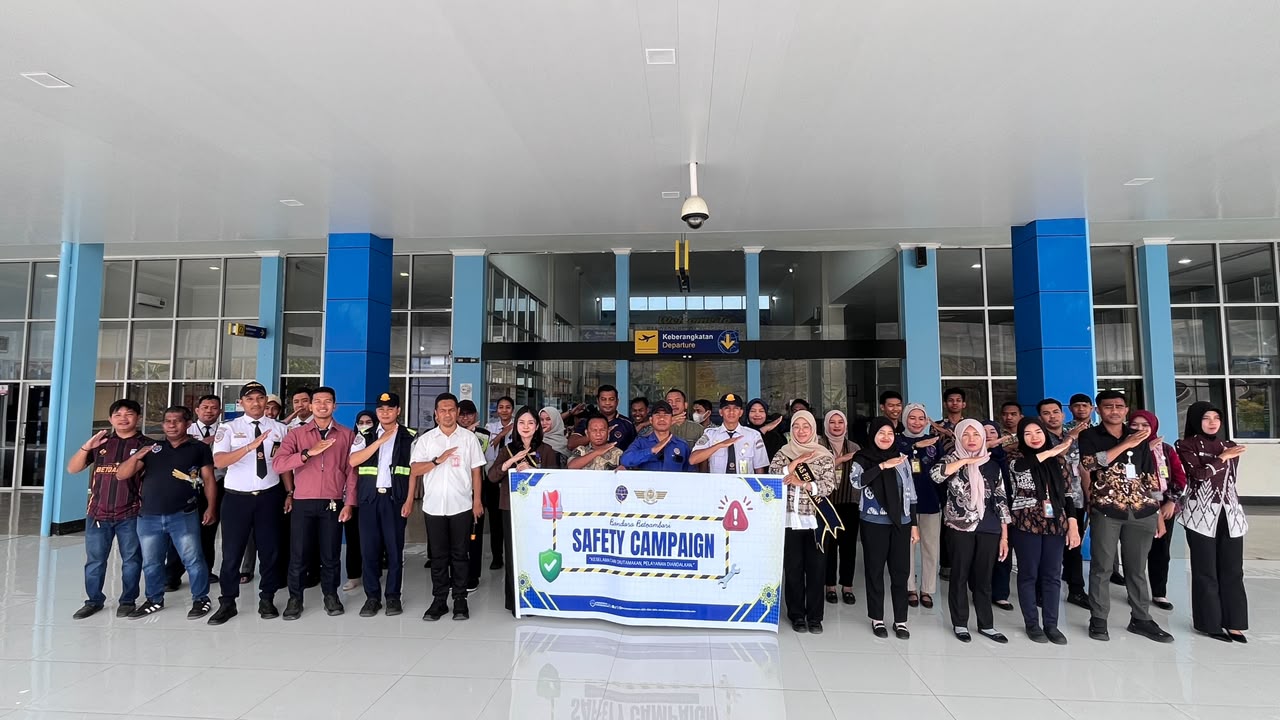 SAFETY CAMPAIGN PETUGAS BANDARA DI TERMINAL